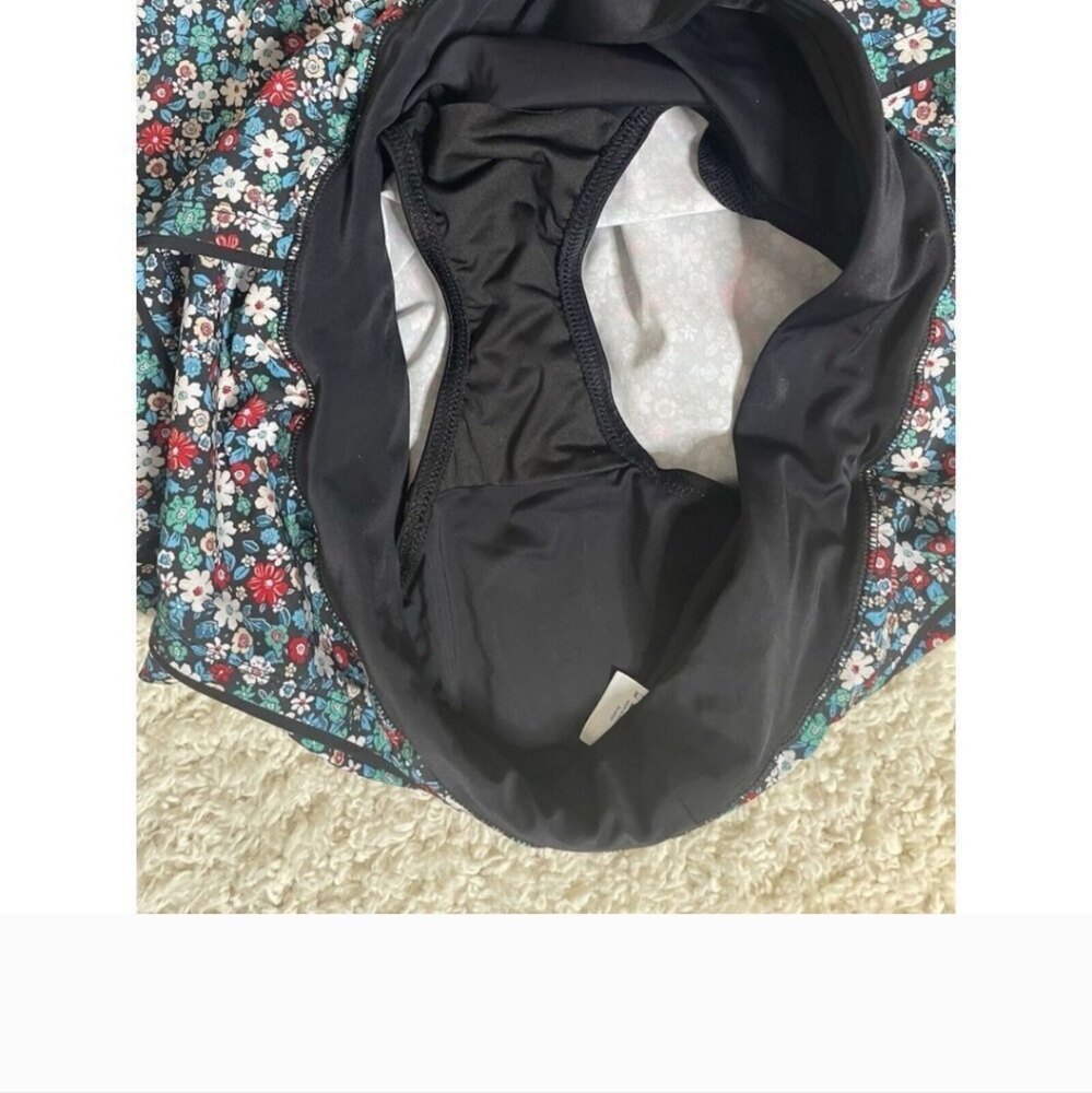 Lands End size 14 Black Floral Quick Dry 7 inch Swim Board Shorts Pockets